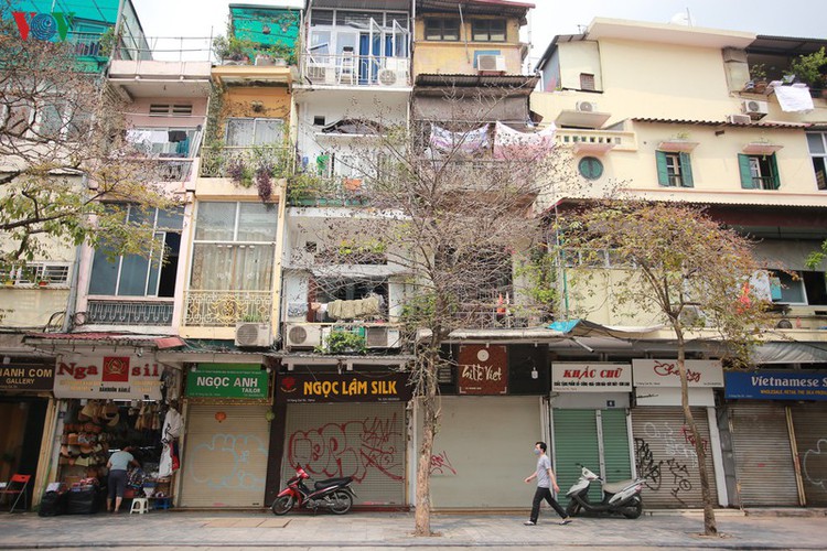 hanoi streets left deserted after business closures hinh 3