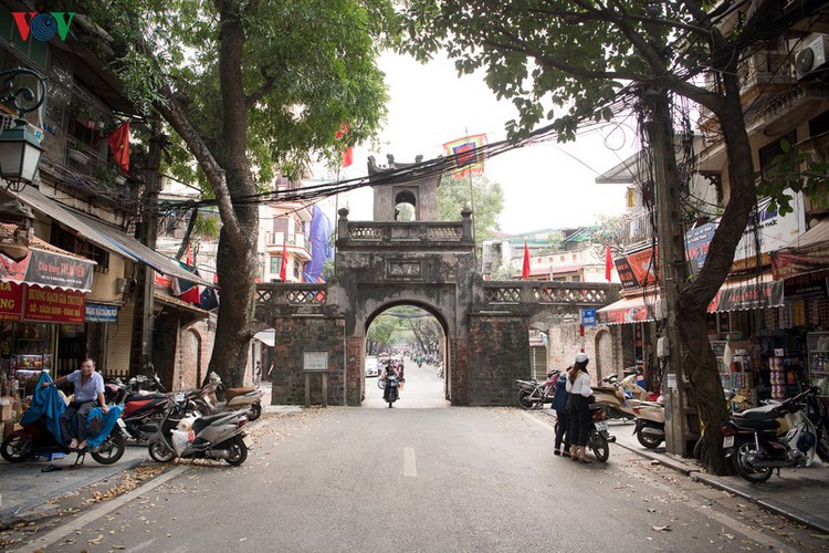 hanoi streets left deserted after business closures hinh 5