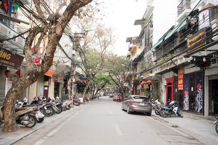 hanoi streets left deserted after business closures hinh 7