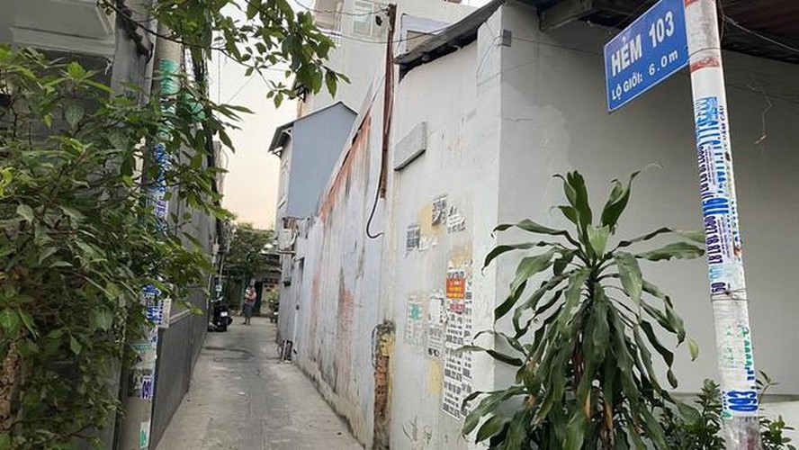 streets fall quiet in hcm city as businesses close hinh 6