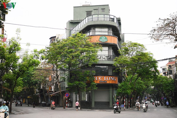 hanoi streets fall silent ahead of official closure of businesses hinh 12