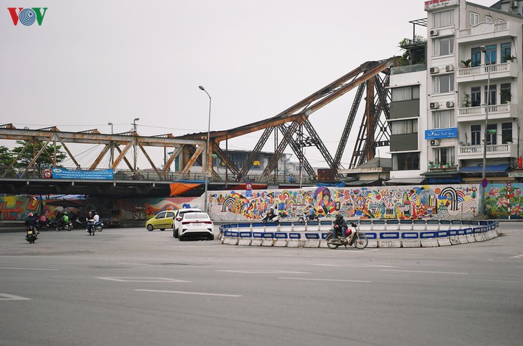 hanoi streets fall silent ahead of official closure of businesses hinh 16