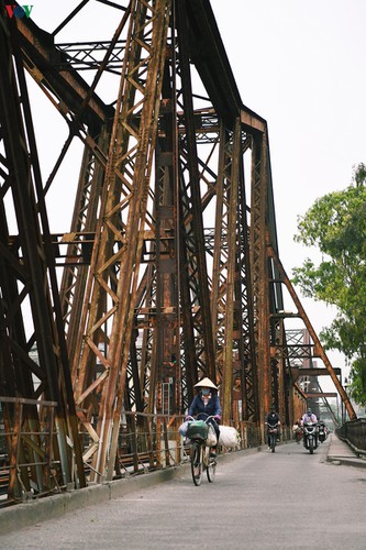 hanoi streets fall silent ahead of official closure of businesses hinh 17