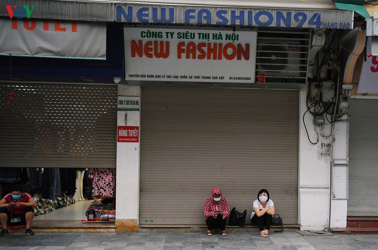hanoi streets fall silent ahead of official closure of businesses hinh 4