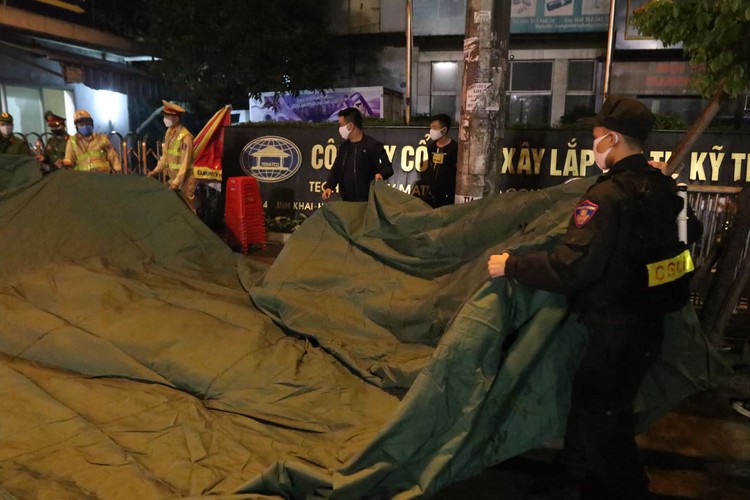 hanoi sets up checkpoints at city entrances to control covid-19 hinh 1