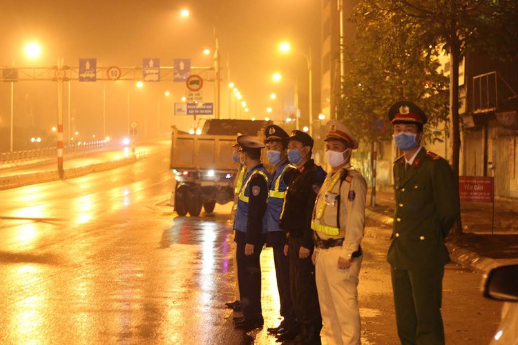 hanoi sets up checkpoints at city entrances to control covid-19 hinh 3