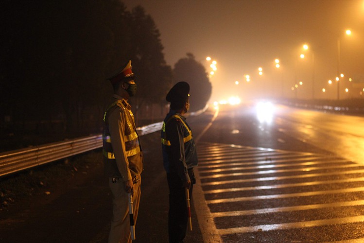 hanoi sets up checkpoints at city entrances to control covid-19 hinh 4