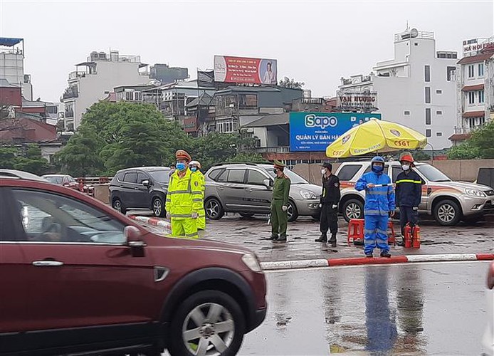 hanoi sets up checkpoints at city entrances to control covid-19 hinh 9