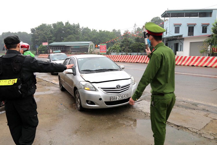 hanoi sets up checkpoints at city entrances to control covid-19 hinh 10