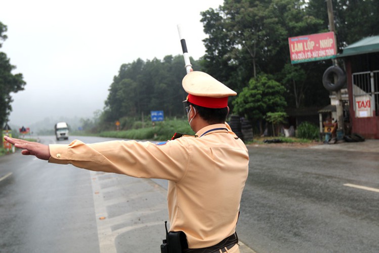 hanoi sets up checkpoints at city entrances to control covid-19 hinh 11