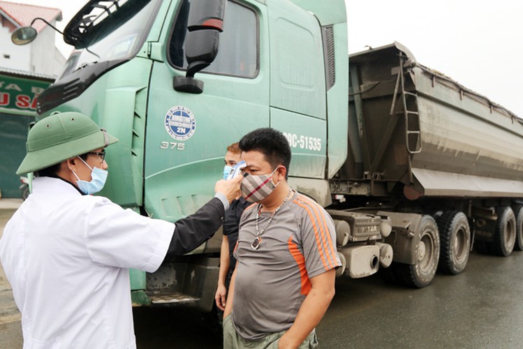 hanoi sets up checkpoints at city entrances to control covid-19 hinh 12