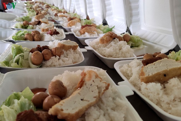 soldiers rise to challenge of caring for people in quarantine hinh 12