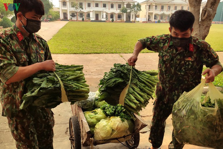 soldiers rise to challenge of caring for people in quarantine hinh 2