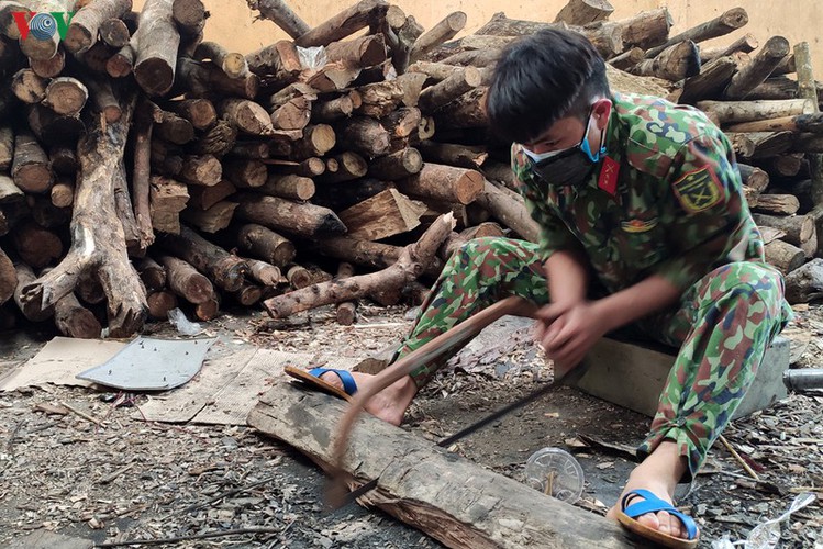 soldiers rise to challenge of caring for people in quarantine hinh 4