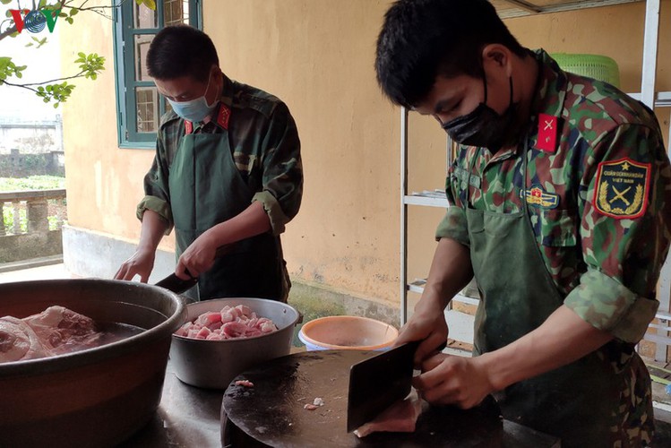 soldiers rise to challenge of caring for people in quarantine hinh 5