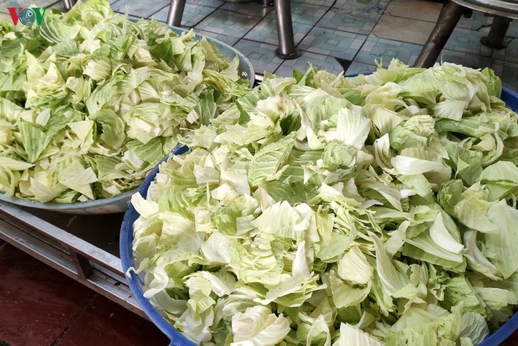 soldiers rise to challenge of caring for people in quarantine hinh 8