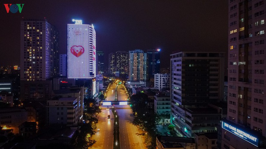 streets of hanoi fall silent as they sparkle at night hinh 12