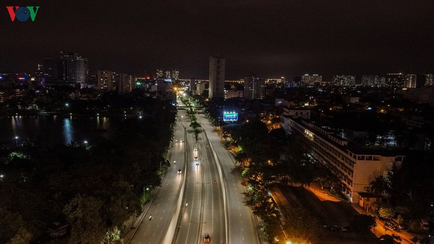 streets of hanoi fall silent as they sparkle at night hinh 3