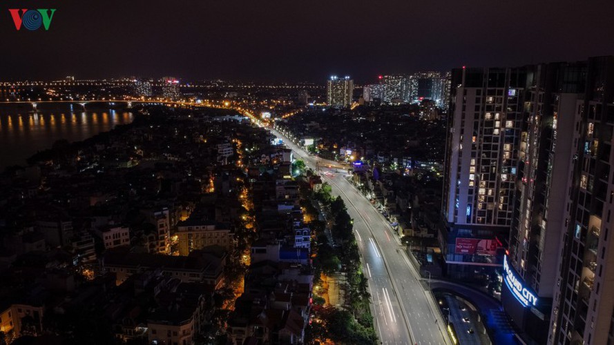 streets of hanoi fall silent as they sparkle at night hinh 5