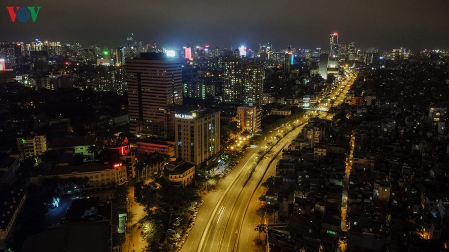 streets of hanoi fall silent as they sparkle at night hinh 8