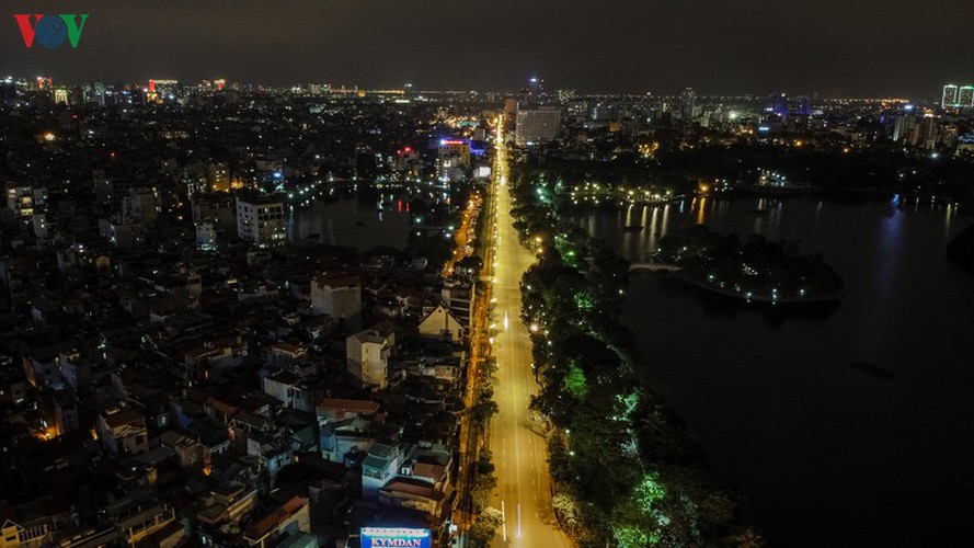 streets of hanoi fall silent as they sparkle at night hinh 9