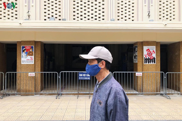 streets of hanoi filled with informative messages to aid fight against covid-19 hinh 11