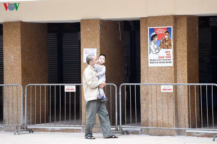 streets of hanoi filled with informative messages to aid fight against covid-19 hinh 13