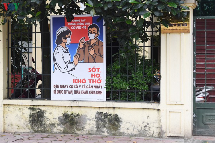 streets of hanoi filled with informative messages to aid fight against covid-19 hinh 14