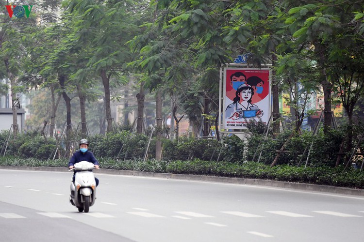 streets of hanoi filled with informative messages to aid fight against covid-19 hinh 4