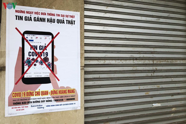 streets of hanoi filled with informative messages to aid fight against covid-19 hinh 7