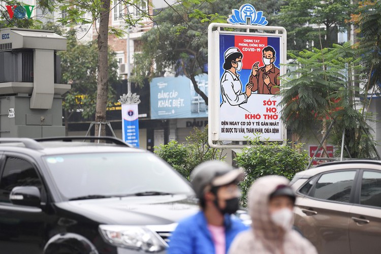 streets of hanoi filled with informative messages to aid fight against covid-19 hinh 8