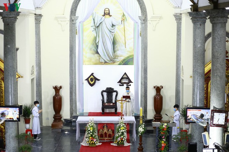 hanoi churches sit empty amid easter day celebrations hinh 10