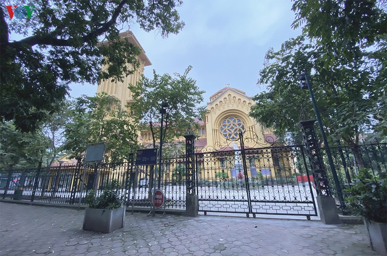 hanoi churches sit empty amid easter day celebrations hinh 4