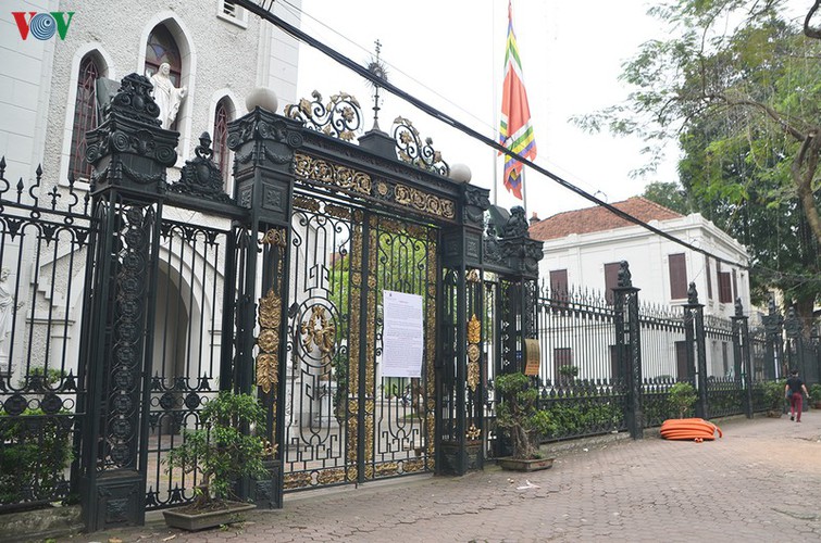 hanoi churches sit empty amid easter day celebrations hinh 7