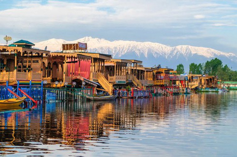 vietnamese settlement listed among global incredible floating villages hinh 3