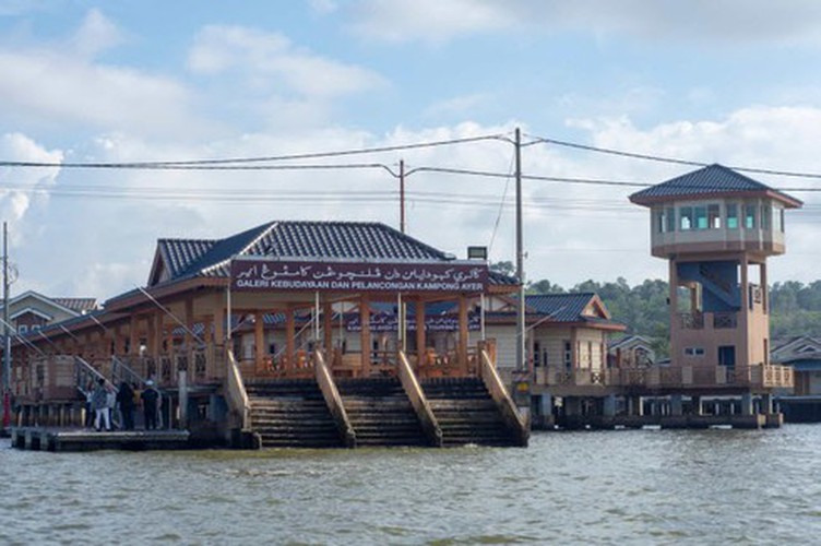 vietnamese settlement listed among global incredible floating villages hinh 8