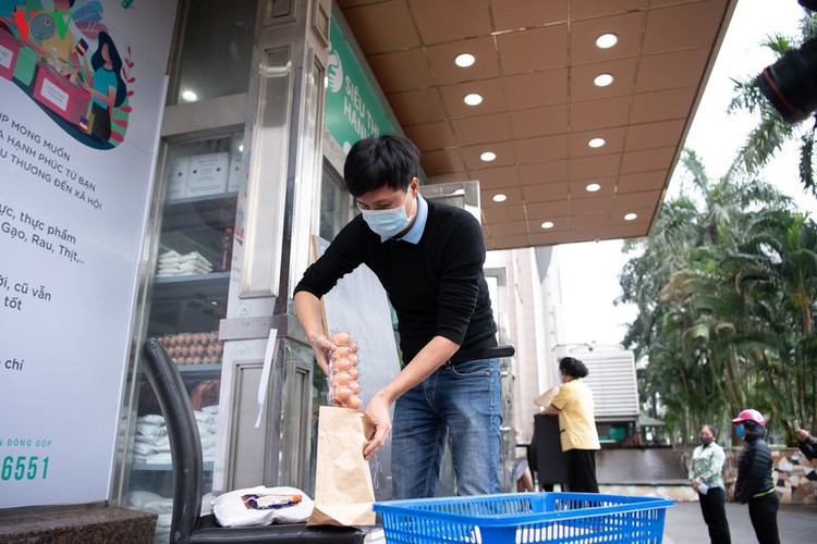 vnd0 happy supermarket provides support to underprivileged people hinh 12