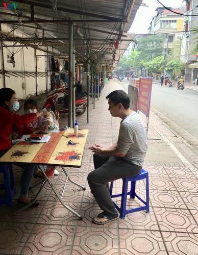 more needy people in hanoi access free food amid covid-19 hinh 19