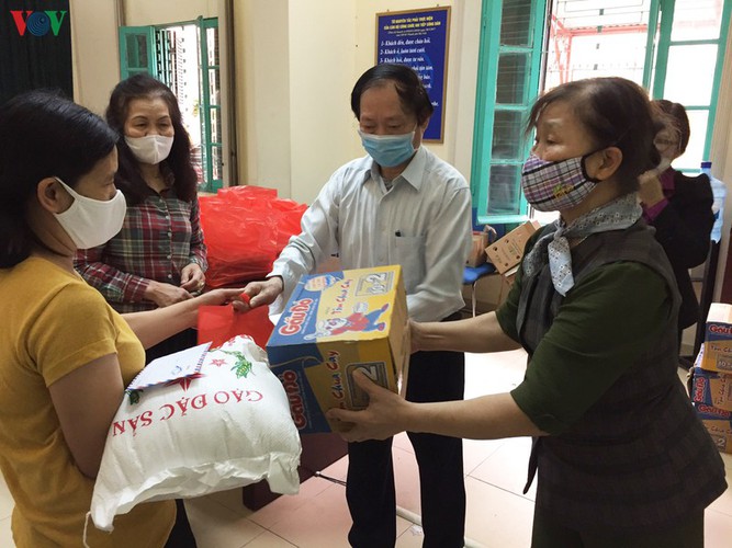 more needy people in hanoi access free food amid covid-19 hinh 7