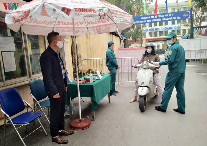 more needy people in hanoi access free food amid covid-19 hinh 8