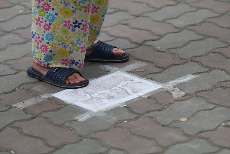 free bread, dumplings offered to deprived people in covid-19 fight hinh 3