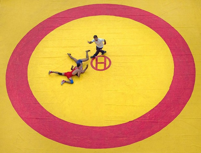 vietnamese photographer claims best photo of #sport2020 hinh 9