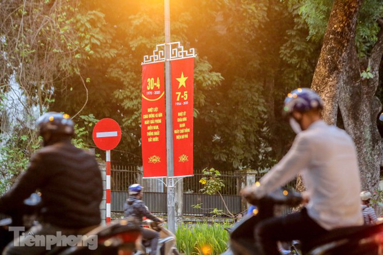 hanoi receives decorative makeover ahead of national holidays hinh 2
