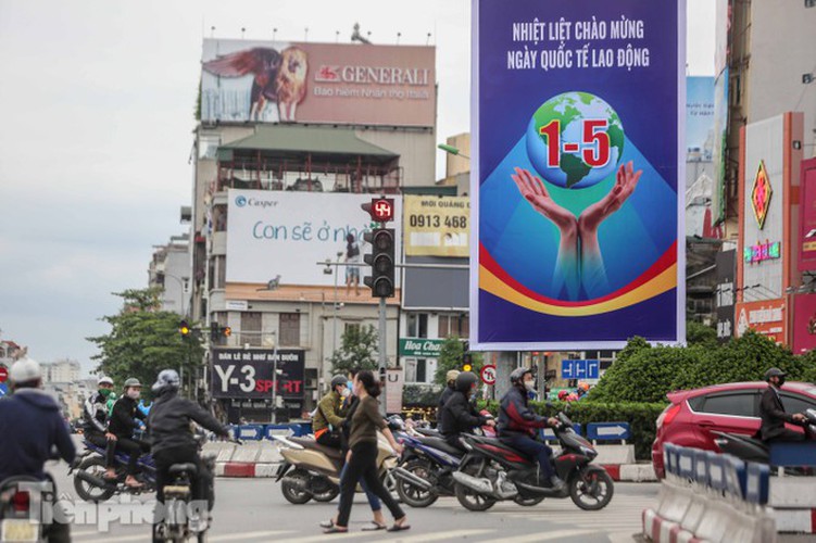 hanoi receives decorative makeover ahead of national holidays hinh 4