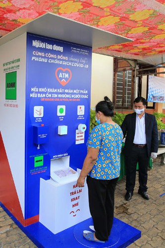atm machine offering free food supports deprived people in hcm city hinh 9