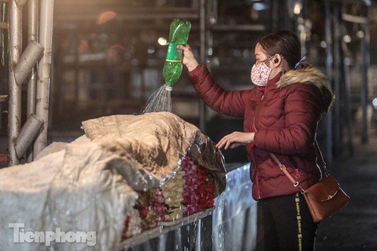 covid-19: post-restriction night markets open again in hanoi hinh 11