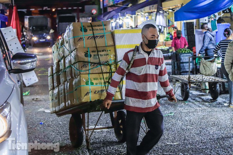 covid-19: post-restriction night markets open again in hanoi hinh 4