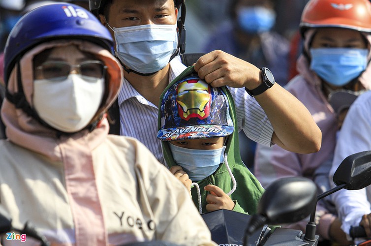 bustling atmosphere returns to streets of major cities after national holidays hinh 16