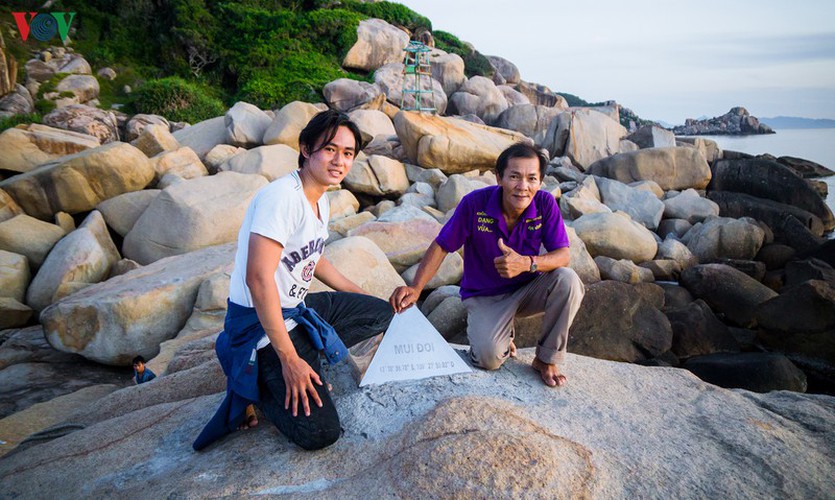 visiting the nation’s most easterly point at dawn hinh 13