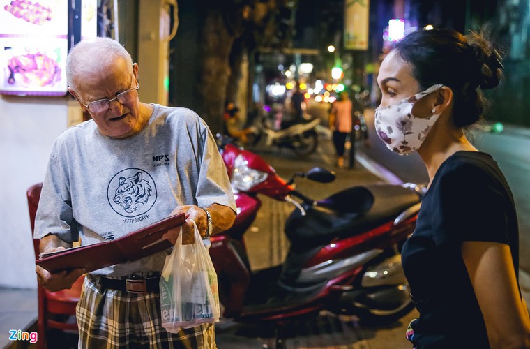 bui vien walking street remains deserted after re-opening hinh 10